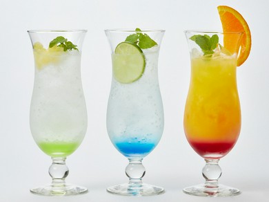 バーテンダーが一杯一杯丁寧に仕上げます