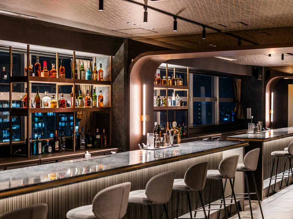 バー併設。カウンターやソファ席完備。