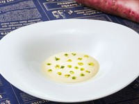 ズッパ＝イタリア語のスープ。甘みが強い加賀野菜のさつまいも五郎島金時を使った食べるスープです。