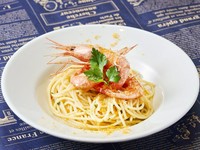 定番のにんにくと鷹の爪のパスタに甘海老を贅沢にのせて
