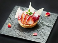 彩りフルーツをタルト仕立てに