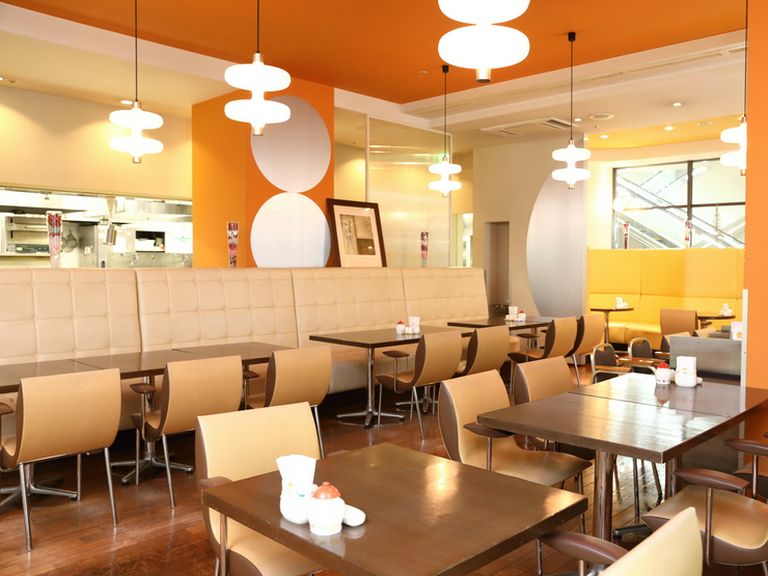 大切な人との食事を満喫できるくつろぎのダイニングソファー席