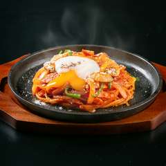 ＣＯＯ特製！！鉄板焼きナポリタン～温玉添え～
