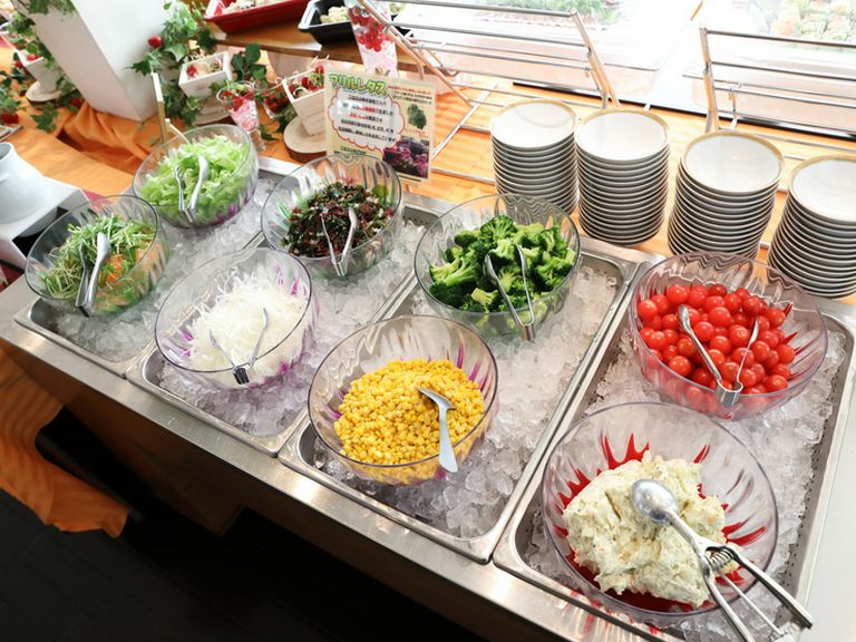 地元の農家が大切に育て上げた瑞々しい野菜たち