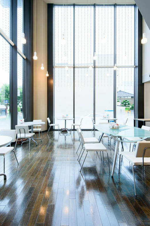 明るい店内