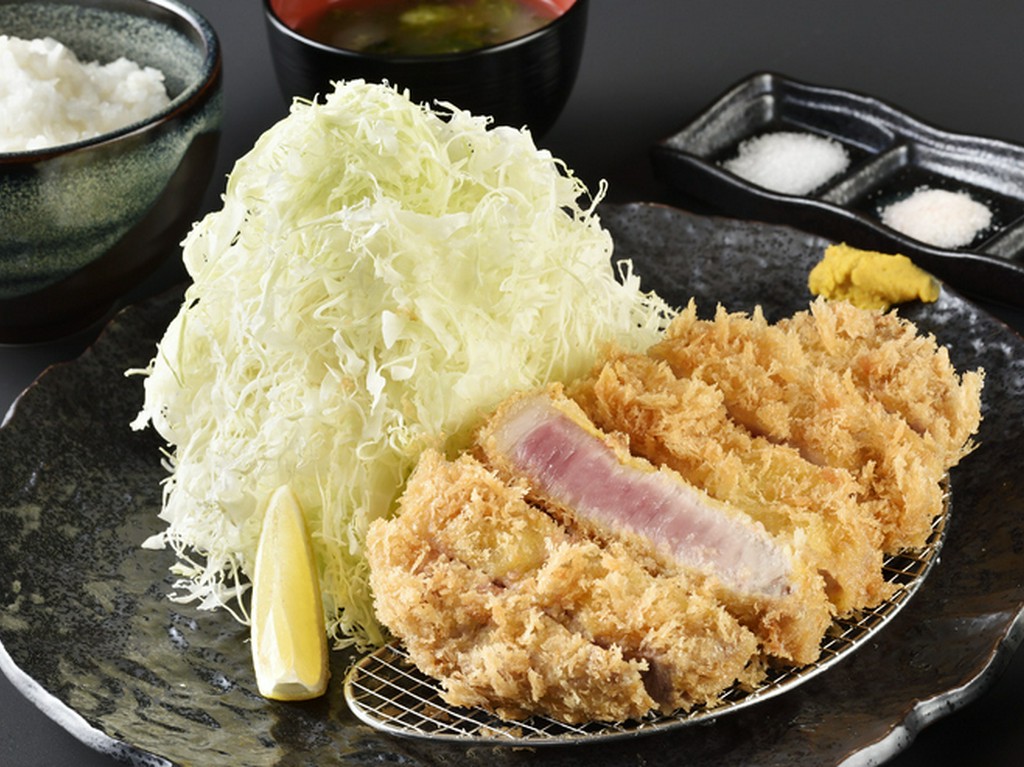 千葉県産厳選SPFポークを使用した『とんかつ』をじっくり味わう