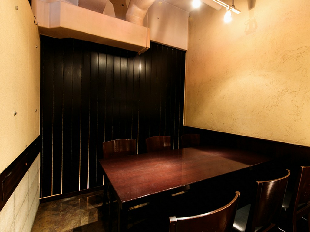 プライベート感ある個室を完備。会食や家族連れにもおすすめ