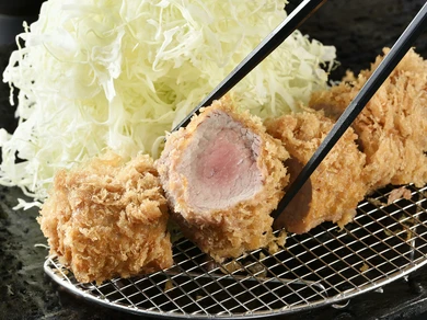 柔らかさと旨みの「最上級」。豚肉の“シャトーブリアン”と称される『極上ヒレ』