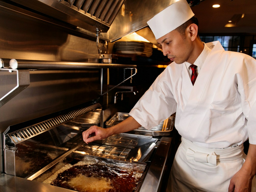 目、音、箸に伝わる感覚、五感を研ぎ澄まし美味しさを追求