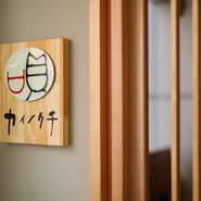 昼は、薬膳料理をメインとしたランチメニューで。夜は、貝の料理を中心としたメニューでもてなしてもらえます。どちらも個性的な料理が揃っているので、どちらも通いたくなるはず。