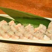 ☆仕入れの関係で前日までの要予約でお願いします☆

蒲焼きだけじゃない‼
逸品鍋♪
捌きたてのうなぎを
焼いた骨やアラで取ったウナギ出汁で食べて下さいませ‼
〆は 雑炊か麺でどうぞ♪
