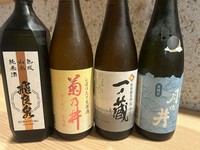 当店こだわりの!
貝に合う日本酒を、各地から取り寄せています。お料理やお客様のお好みに合わせていくつかピックアップした中からお選びください。
☆ラインナップは仕入れによって変わります。