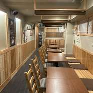 明るく、広く感じる店内で。
時間制限なくゆっくりとお食事下さいませ。