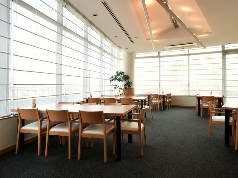 多様なシーンに対応可能。大人数も収容できる開放的な個室空間