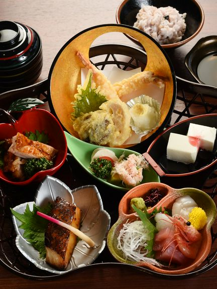 1日限定20食！　四季折々の味わいと色彩豊かな盛り付けに心躍る『四季彩のかご（※要予約）』