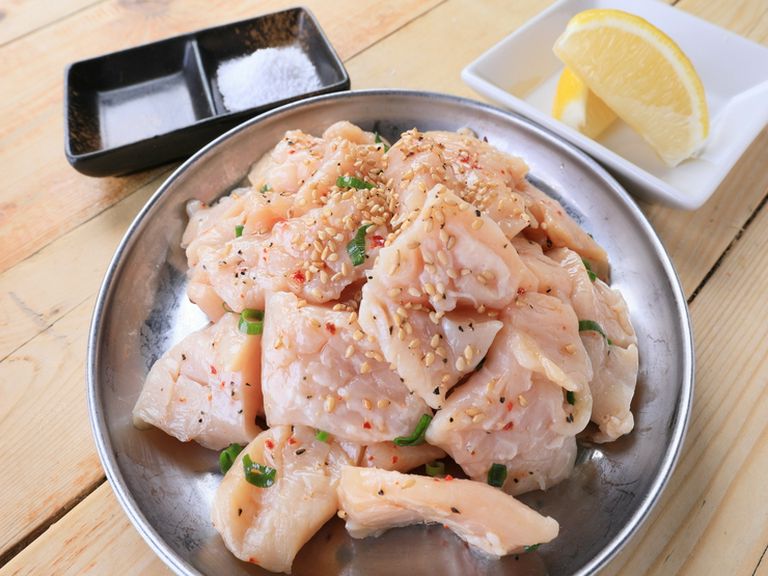 独特のコリコリ食感がやみつきになる『塩ミノ』