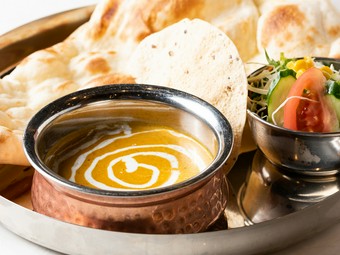 気軽に味わう、お得なランチ『プレーンナンランチ』