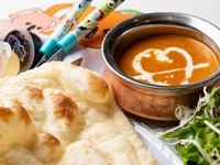 ひき肉カレーorチキンカレー・サラダ・ゼリー・チーズナンorプレーンナンorライス　ドリンクバー付き