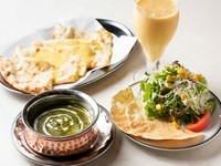 選べるカレー（グランドメニューのカレーから1種類）・選べるナンorライス・サラダ