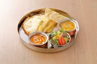 選べるハーフカレー2種・プレーンナンorチーズナン・ミニサラダ・パーパル