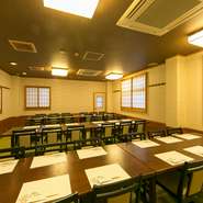 2階の個室2部屋は間仕切り調整で、60名様までが集う宴会が可能。とくに、歓送迎会、忘年会・新年会などの会社行事の場として人気です。ご予算に応じて、料理内容のご相談にも柔軟に対応。詳しくはお電話で。