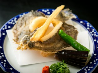 明石浦で獲れる旬魚介に加え、こだわりの自家製ポン酢も自慢