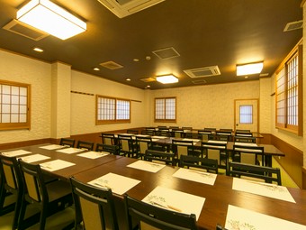 2階の大広間は60名様までご利用可能。お得な飲み放題もご用意