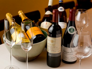 赤酢の寿司と合う白ワインを厳選。新たな味わいに魅了される