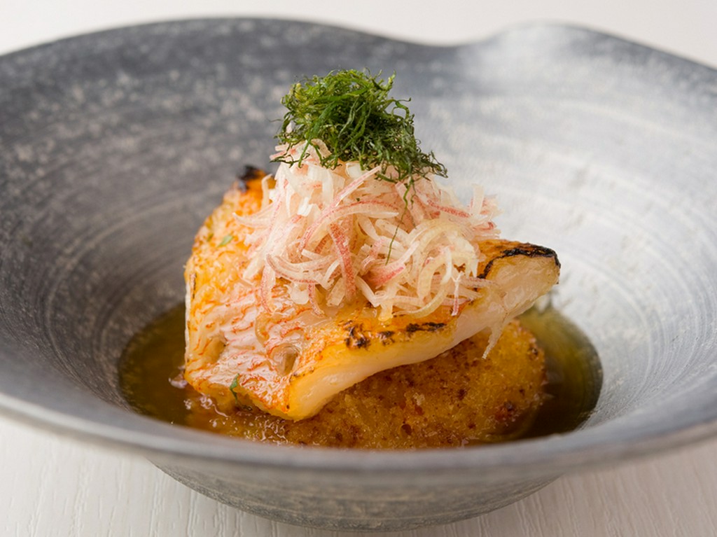 旬の魚介で織りなす一品『北海道産キンキの馬鈴薯饅頭』