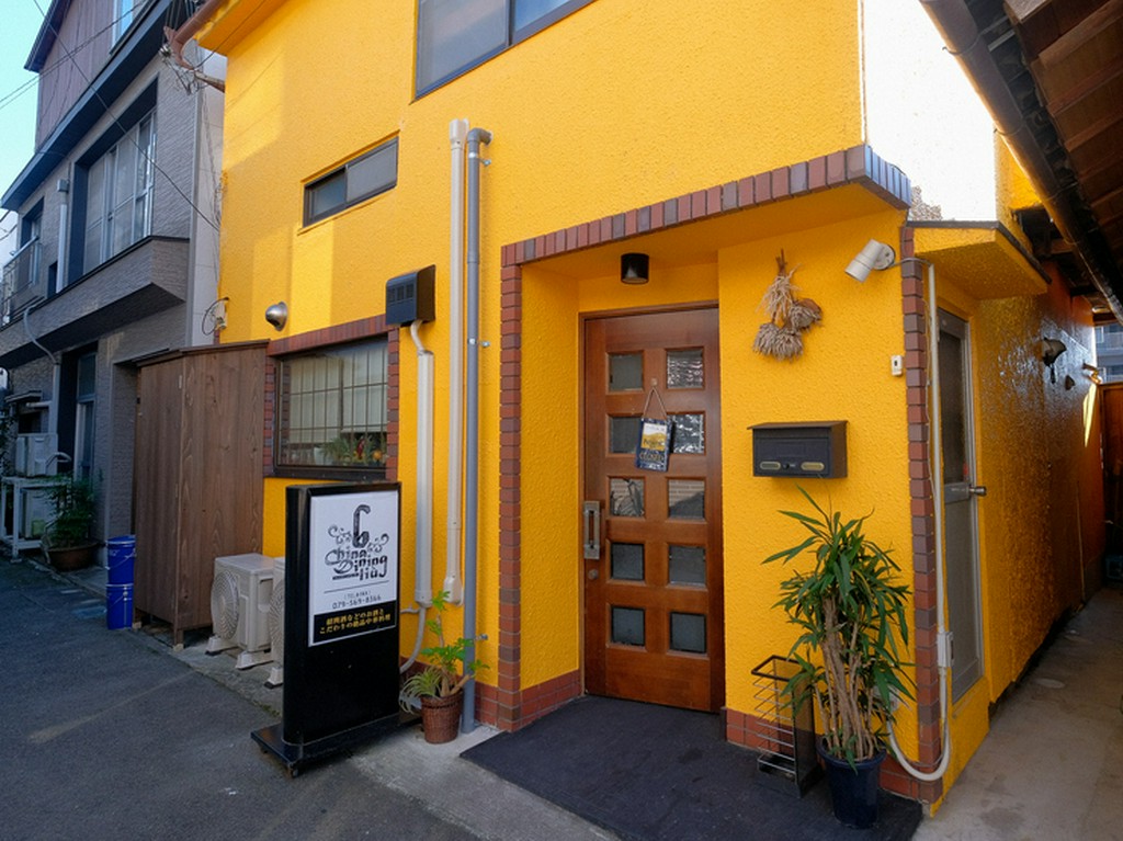 おしゃれでモダンな雰囲気の中、美しい盛り付けと本場の味を堪能