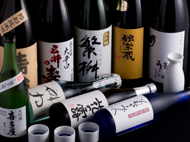 地元22蔵から仕入れている日本酒は約40種のラインナップ