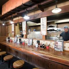 厨房からの熱量を感じながら喰らう『とんこつラーメン』が熱い