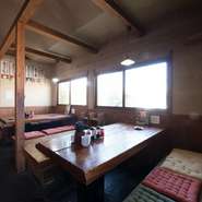 1月1日以外年中無休。第二の食卓として気軽に利用できます。『ひとくち餃子』や『チャーハン』もあり、忙しい日にも重宝。『高菜の油炒め』や『からもやし』は、自宅の食卓に持ち帰る方が多い隠れ人気メニューです。