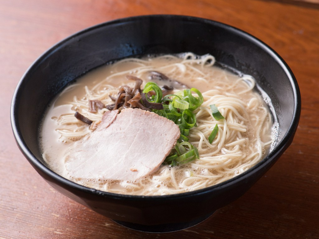 九州産のとんこつをじっくり煮出したスープを味わう『あっさりとんこつ』