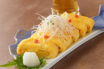 オーダーが通ってからつくりはじめる熱々の『当店自慢厚焼き出汁玉子』