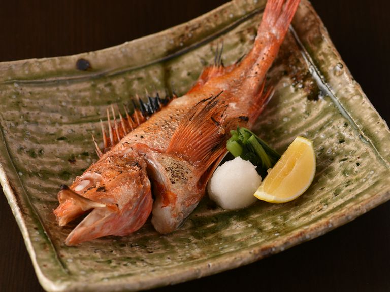 味もボリュームも大満足！　身の旨さに驚く『キンキの塩焼き』