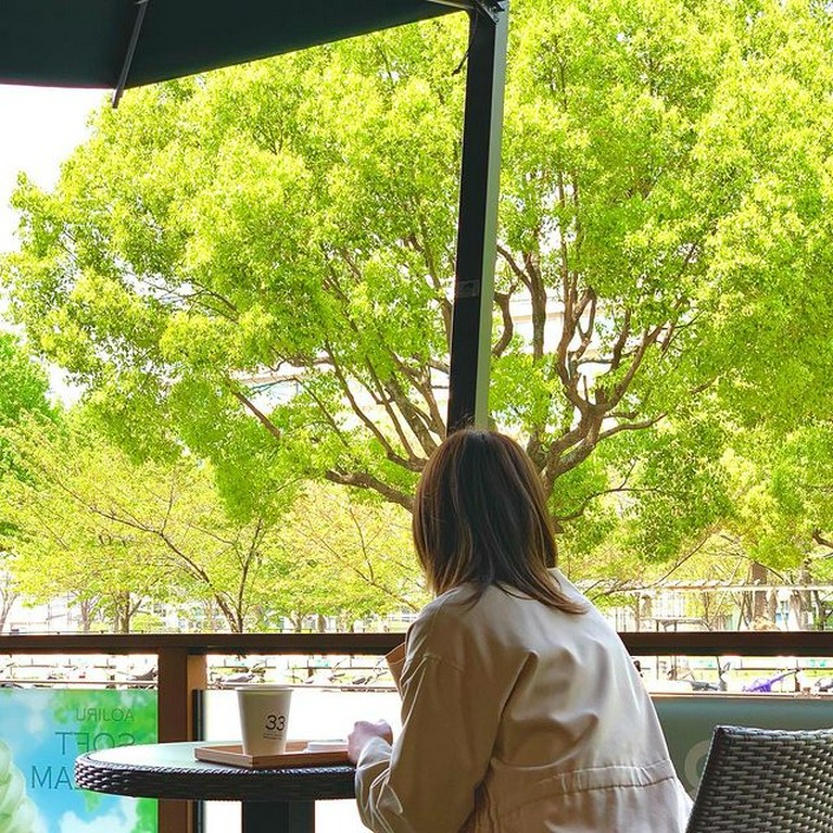 開放感あふれるテラスで自然に包まれた時間