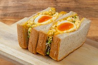 定番の美味しさリニューアル♪
半熟卵とたまごサラダをライ麦パンにサンド！栄養もボリュームも満点