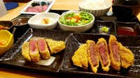 大人気の黒毛和牛のレアかつと赤身の牛かつを一度に楽しめるスペシャル御膳です！
【内容】極上和牛レアかつ(ハーフ)/赤身の牛かつ(ハーフ)/ローストビーフ/もちもち豆富/サラダ/小鉢２種/付け合わせ/お味噌汁/白飯
