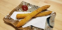 農家直送の新鮮なアスパラをジューシーなカツに仕上げました。※仕入・生産時期により品切れの場合があります。
