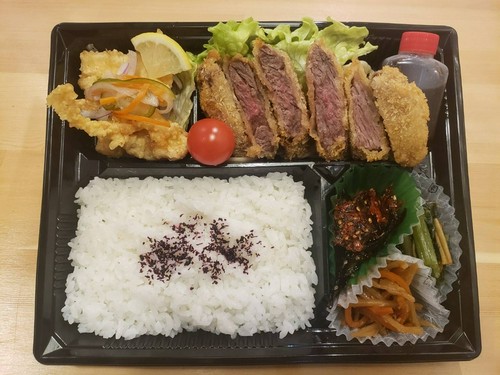 一ノ剱特注弁当(赤身の牛かつとチキン南蛮)