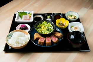 状態の良い高品質なA4クラス以上の黒毛和牛と地元産の野菜