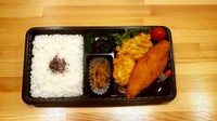 しっとり鶏天とサクッと白身魚のコンビ弁当!