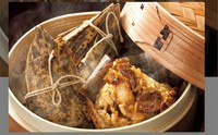 お土産に！柔らかな豚角煮がゴロっと入ったボリュームたっぷりの中華ちまきです。(価格は１個の価格です。)