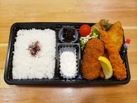 エビフライ・カニクリームコロッケ・白身魚のボリューム満点弁当!
