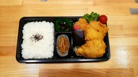 サクサクでボリュームたっぷりのチキンカツ弁当!