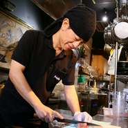 誰と訪れてもしっかり楽しめるお店づくりがテーマ。各種宴会や女子会に合ったコースを用意し、人数やシチュエーションに左右されることのない、アットホームなお店づくりを心がけています。