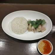鶏肉とジャスミンライスを一緒に炊いた一品です
注文から炊きますので30分お時間いただきます