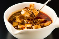 フレッシュな唐辛子とビリビリ山椒の革新的麻婆豆腐。