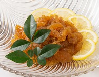 中国風ピリ辛三杯酢仕立て。コリコリ食感がたまらなく美味しい。
［ハーフ］1540円